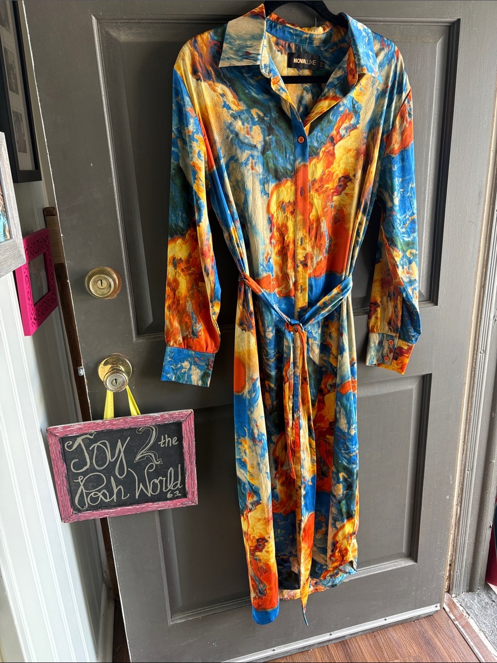 Vibrant shirt dress with tie